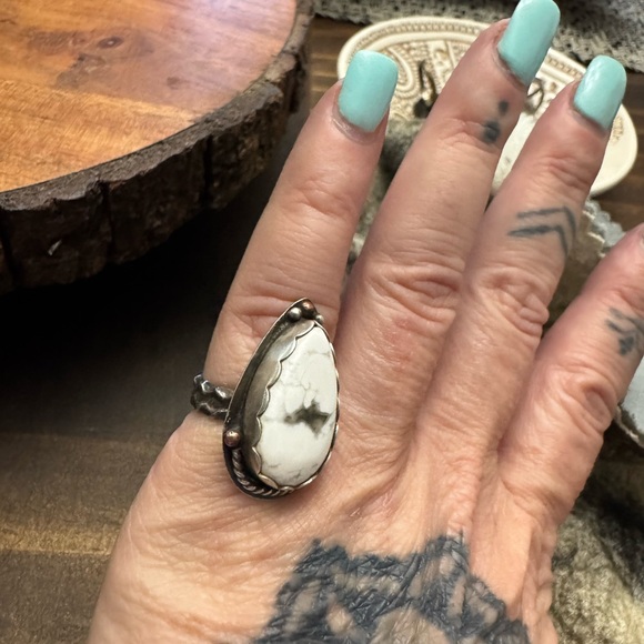 Beautiful little White Buffalo and Sterling silver ring size 5.75 - Picture 5 of 6